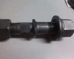 Шпилька ,гайка задняя Евро (правая резьба М22/М24) (L=136mm) {SHUCHI  6126, HIGER 6885}